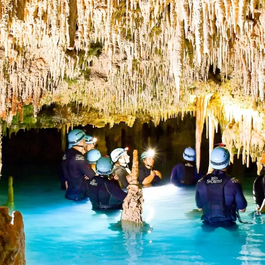 Parque Eco Turístico Cenote Rio Secreto