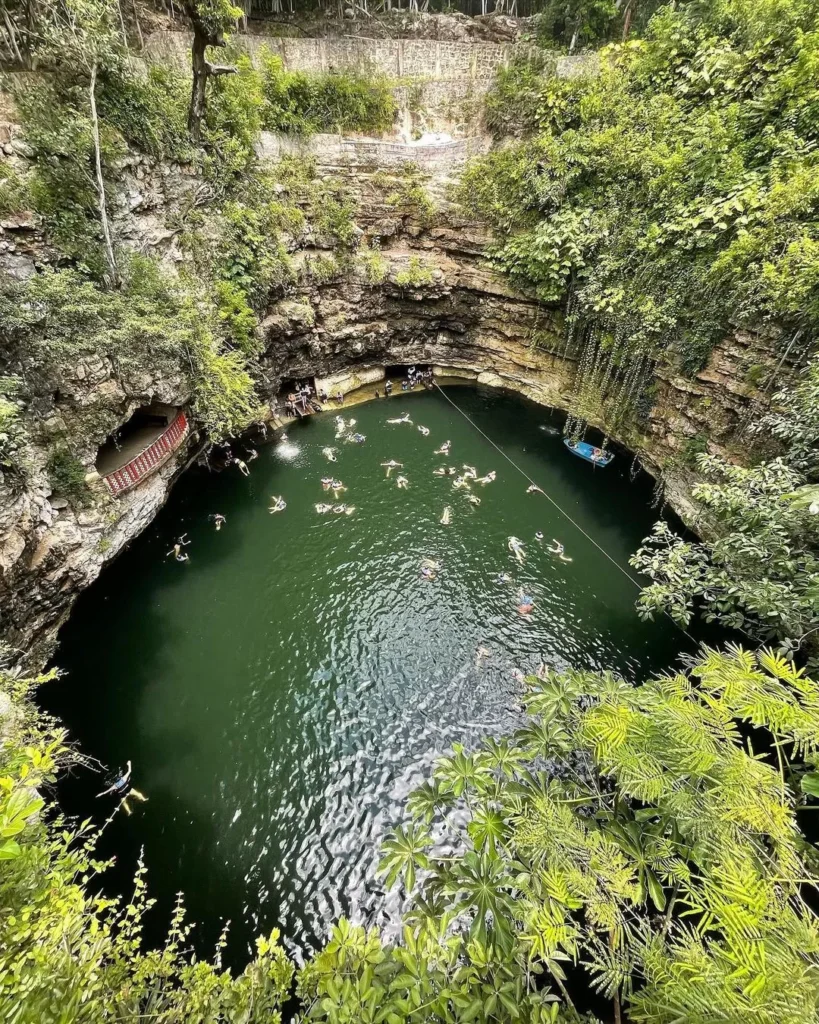 Cenote Xcajum en Dzitás, Yucatán, México